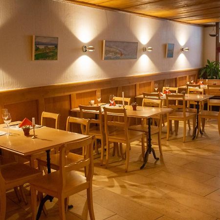 Hotel Zum Alten Schweizer Тванн Экстерьер фото