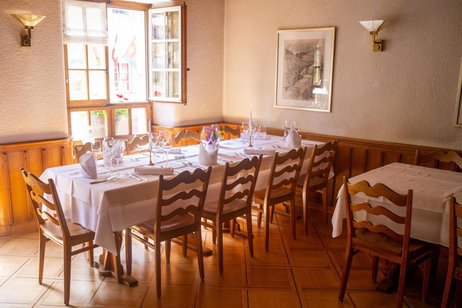 Hotel Zum Alten Schweizer Тванн Экстерьер фото